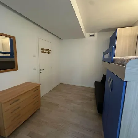 Bright New Apartment Between Beach And City Centre Apartment