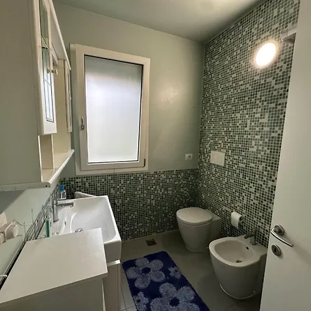 Bright New Apartment Between Beach And City Centre