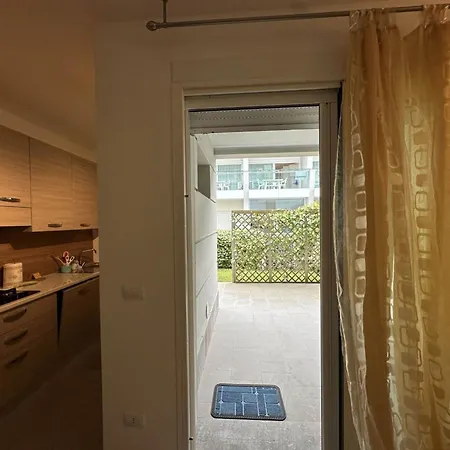 Bright And New Between The And The Center Apartment *